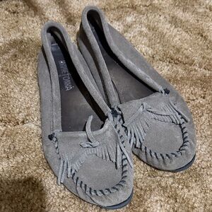 Minnetonka Women's Moccasins in Gray Suede